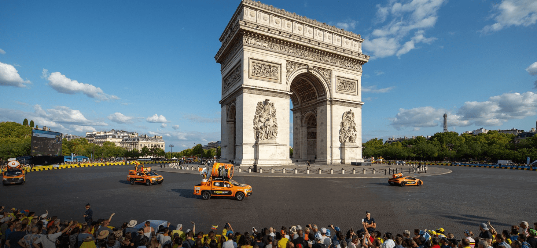NamedSport patrocina grandes vueltas ciclísticas de Europa. En la foto, el Arco del Triunfo en París.
